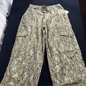 Almost Famous Green Camouflage Cargo Pants size 28 Waist Stretch